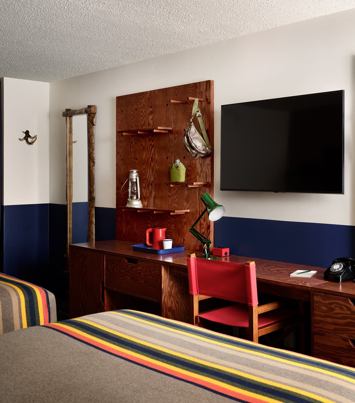 angler connecting suite modular wall in queen-queen room