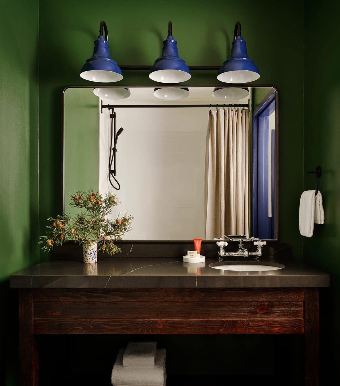 guest room bathroom
