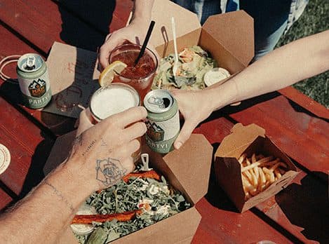 outdoor explorers eating lunch