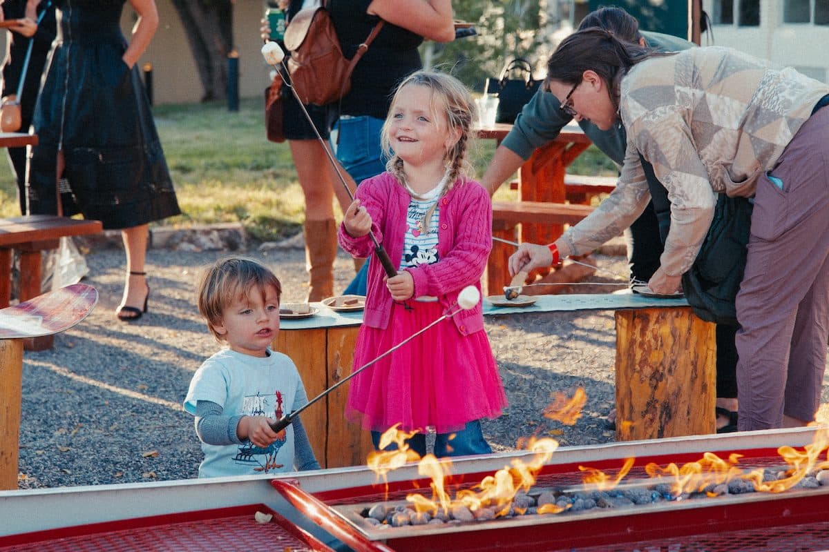 kids roasting marshmellows